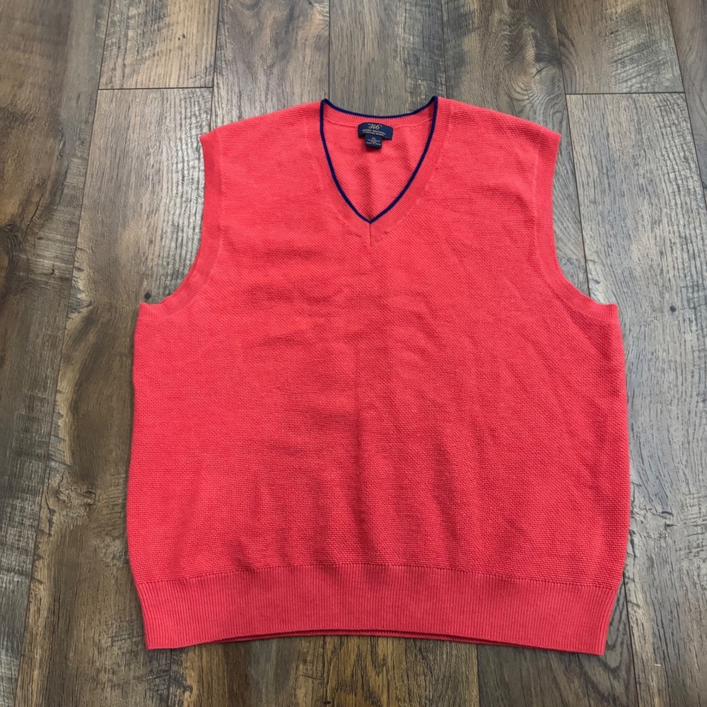 Brooks Brothers 346 Mens XL Extra Fine Merino Wool V-Neck Sweater Vest Coral